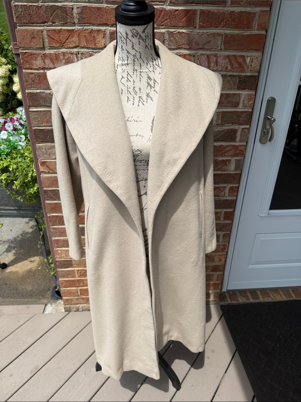 Vintage 1940s-1960’s Open Front Draped Coat in Beige fuller and Hillman - Picture 3 of 16